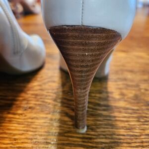 Nine West NWGOOR Cream Leather Pointed Toe Stiletto Ankle Boots Womens 7.5 M